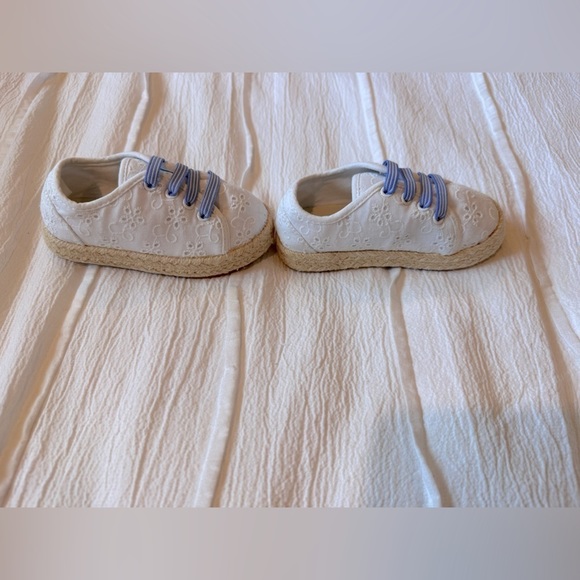 Gap  toddler white Espadrilles. Size 7 - Picture 2 of 6